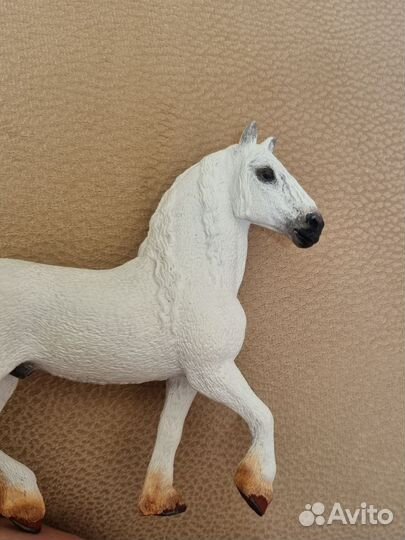 Лошади schleich фризский жеребец белый