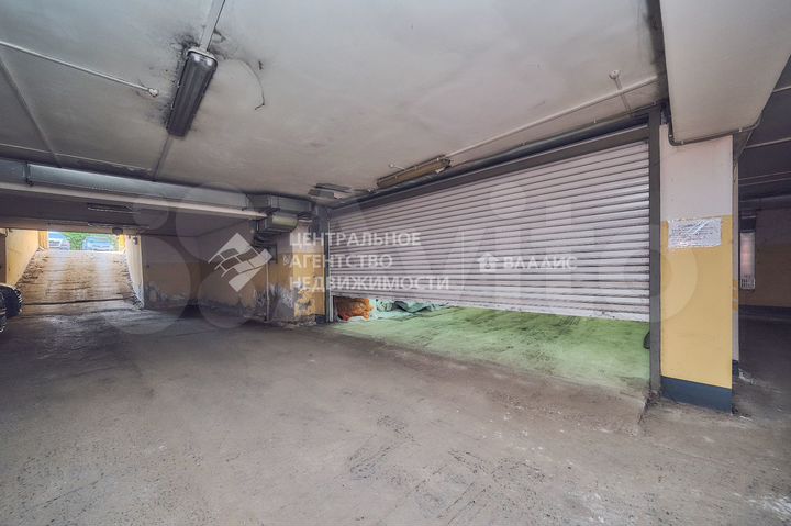 Машиноместо, > 30 м²