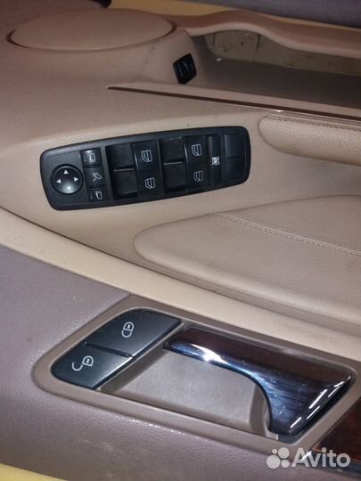 Обшивка двери передней левой 2006-2012 Mercedes GL