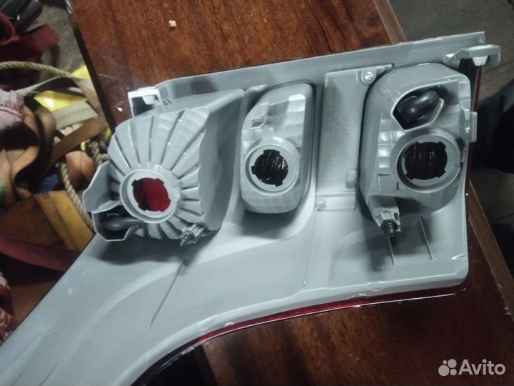 Фара Mitsubishi l 200 2015-2016 год