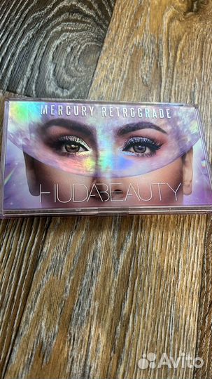 Палитра теней Huda Beauty