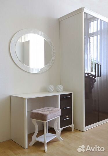 Новое навесное зеркало Шатура в упаковке