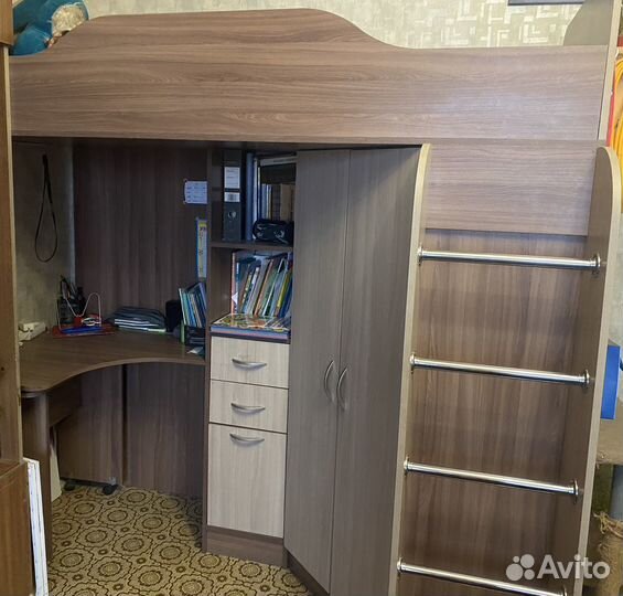 Двухъярусная кровать