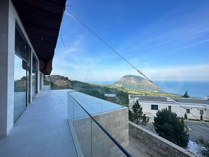 Дом 579,5 м² на участке 10,5 сот.