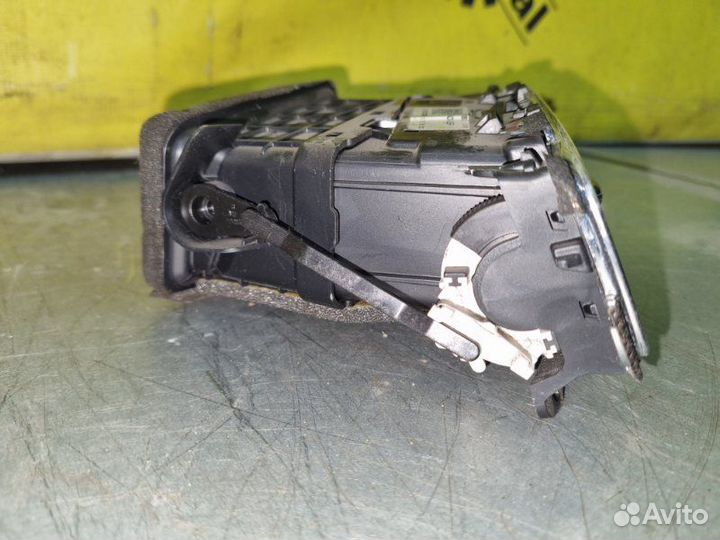 Дефлектор воздушный передний левый Kia Ceed Jd