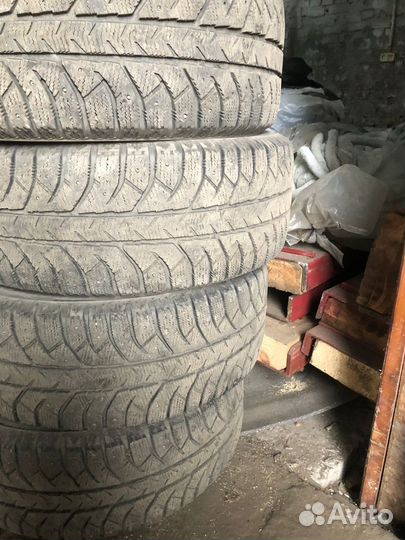 Bridgestone Ice Cruiser 7000 235/60 R16