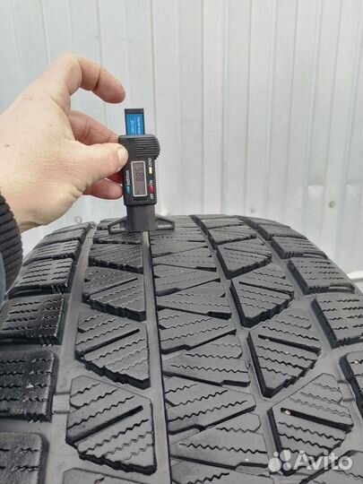 Bridgestone Blizzak DM-V3 295/35 R21