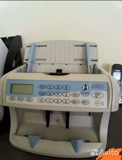 Канцелярия - степлеры, дырокол, лотки