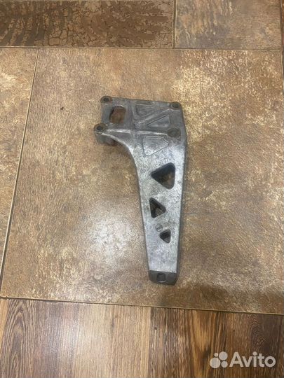 Опора двигателя левая Bmw m30b35