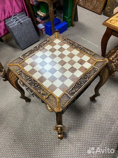 Шахматный стол ручной резьбы
