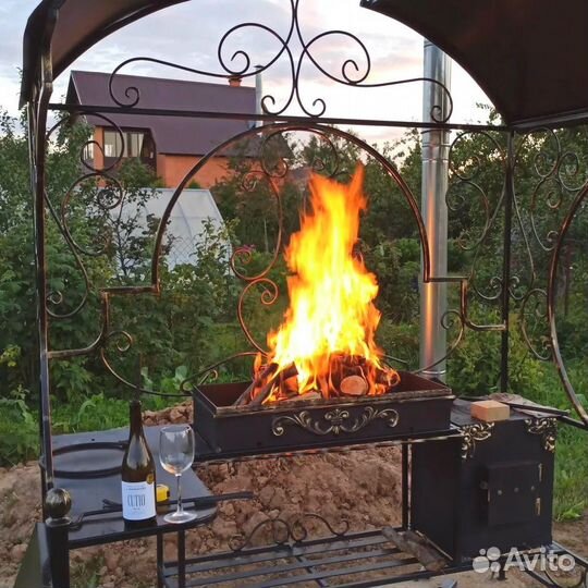 Кованый мангал с крышей