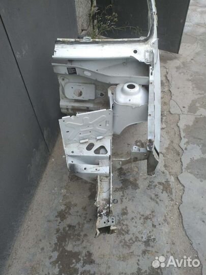 Четверть передняя левая Renault logan