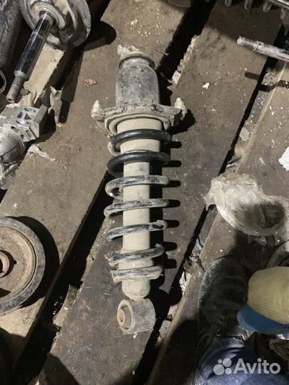 Задний амортизатор Тойота Авенсис T25