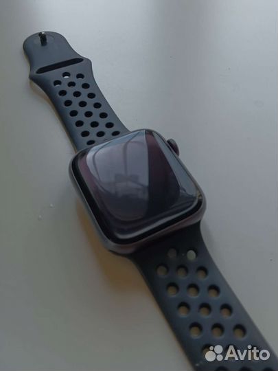 Часы Apple Watch 5 (44 мм)