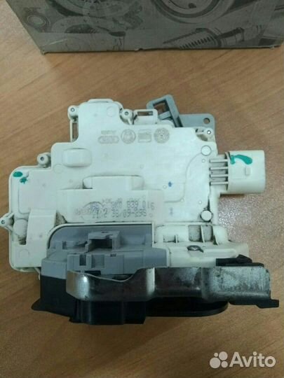 Замок задней двери правой Audi A4