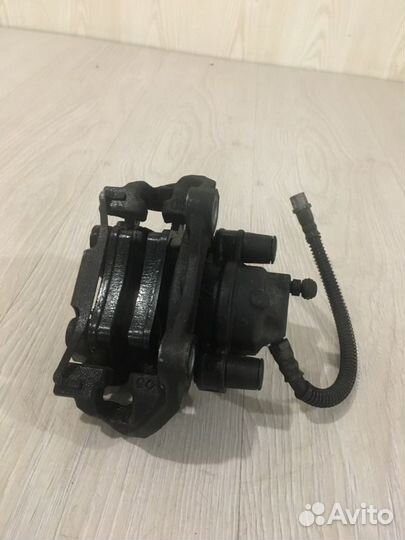 Суппорт тормозной задний левый Mercedes Benz E240