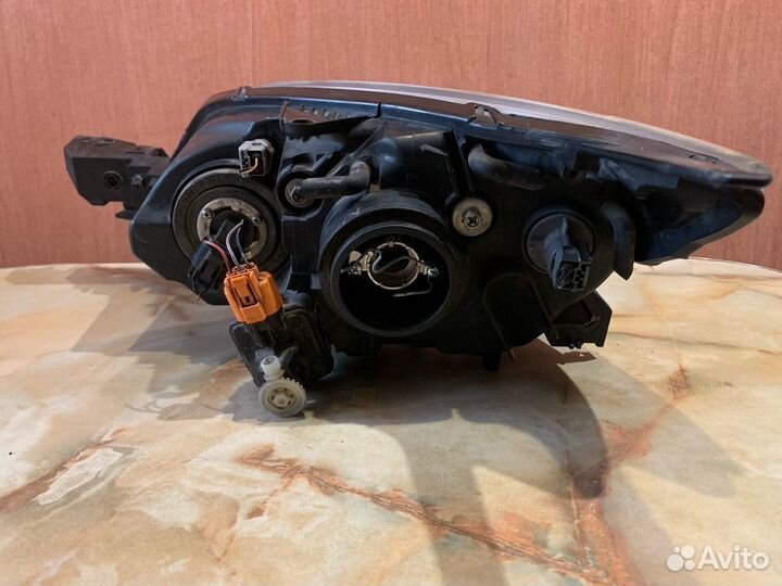 Фара передняя правая Mazda 3 BK хэтчбек 2003-2009