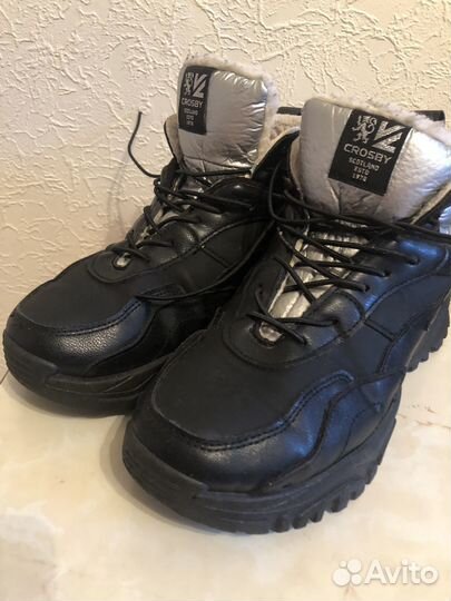 Кроссовки зимние женские crosby разм.39