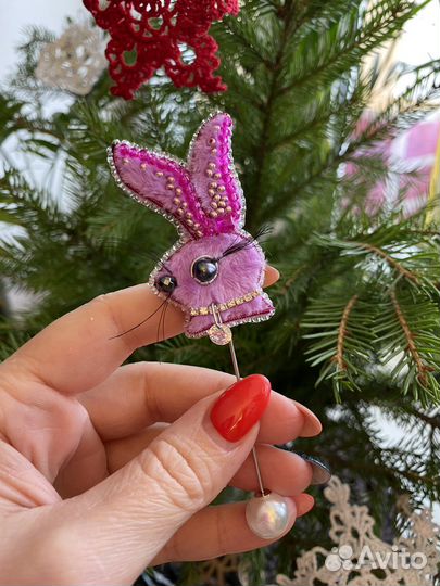 Брошки из бисера