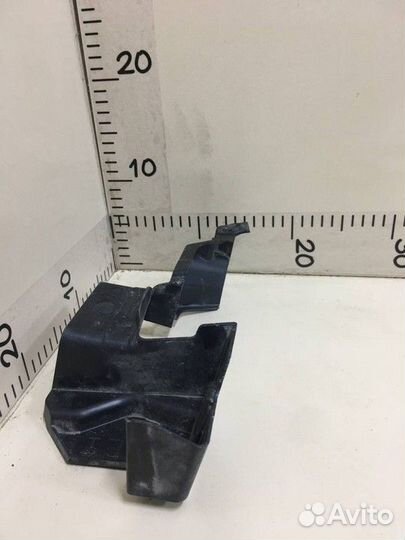 Дефлектор радиатора левый Toyota Land Cruiser