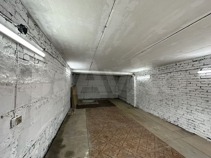 Гараж, > 30 м²