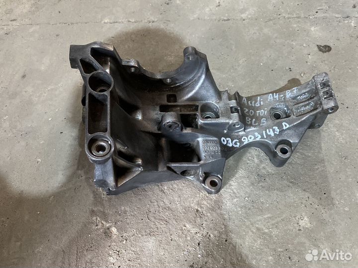 Кранштейн 03G903143D Audi A4 A6