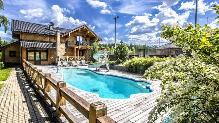 Дом 640 м² на участке 1,26 га