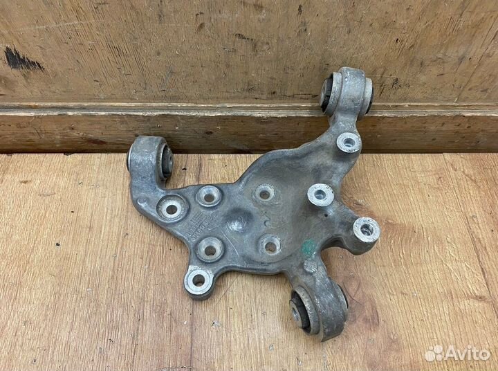 Кулак задний правый Mercedes C117 CLA GLA W246