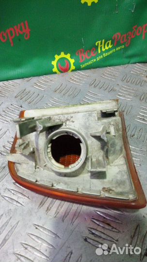 Поворотник левый Audi 80 седан 1.8 1990