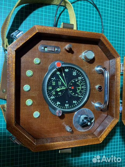 Часы ачс-1 в деревяном футляре