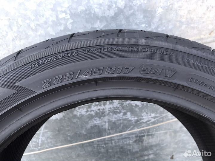 Yokohama Advan Fleva V701 225/45 R17 94W