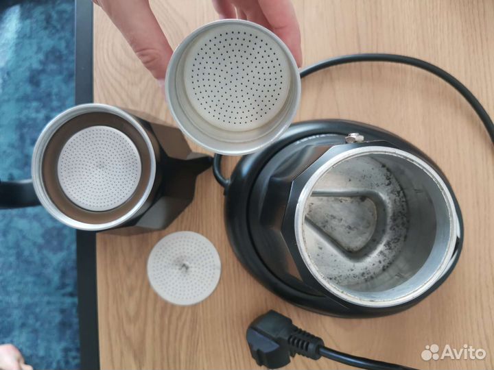 Кофеварка гейзерная First (электрическая)