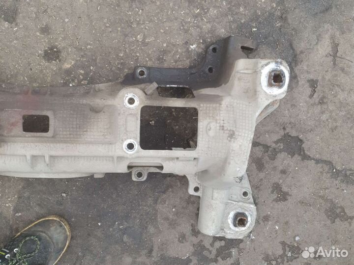 Подрамник Крайслер Вояджер 3 2.4 99 год