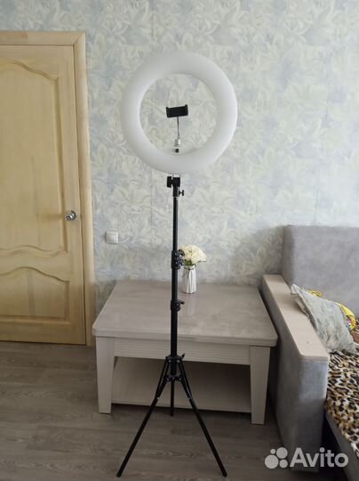 Кольцевая лампа со штативом новая