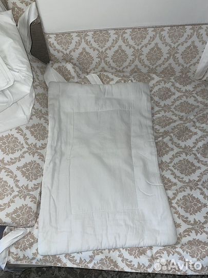 Набор бортиков и комплект постельного белья