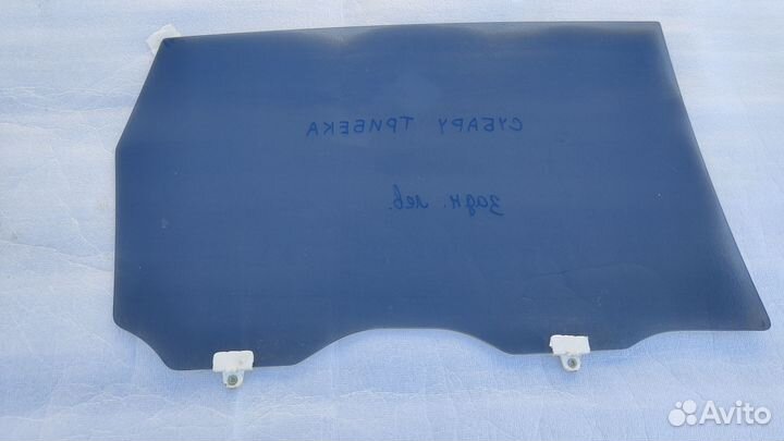 Subaru Tribeca заднее стекло