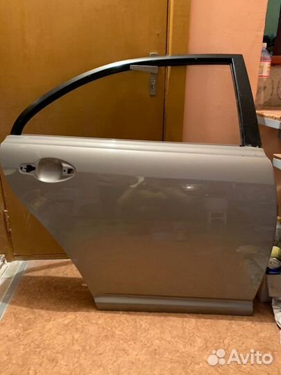 Задняя правая дверь Toyota Avensis II новая оригин