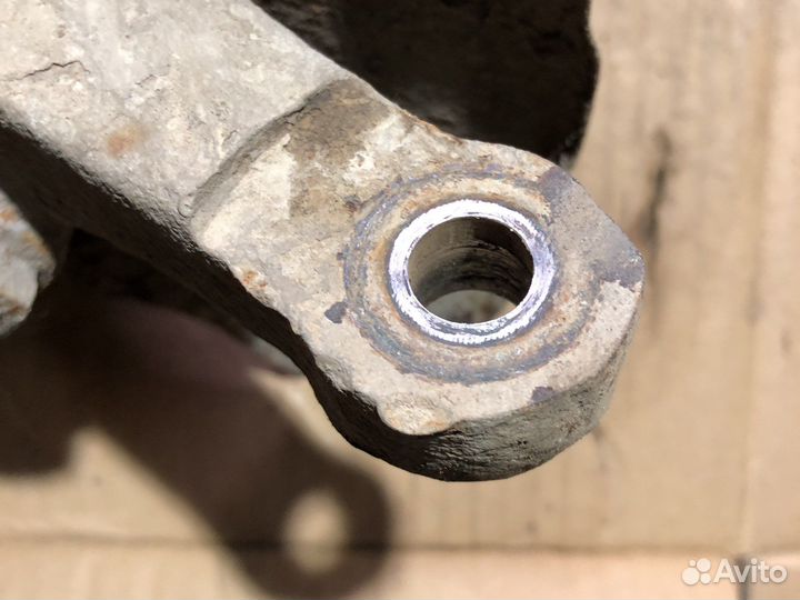 Правый поворотный кулак Chery Fora