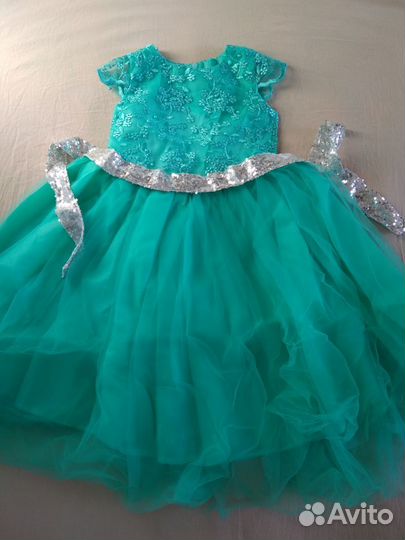 Новое нарядное платье