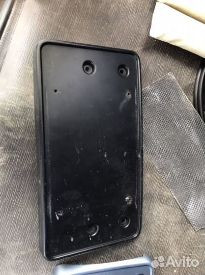 Подиум номерного знака