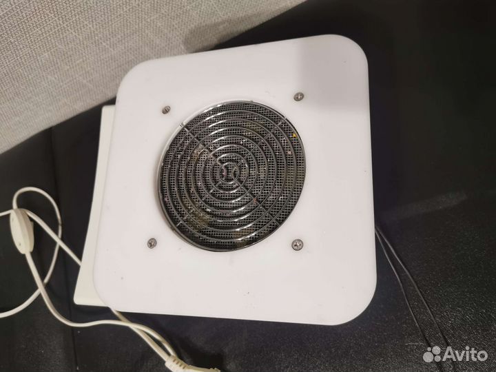 Встроенная вытяжка для маникюра