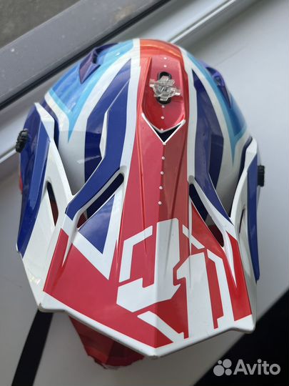 Продам шлем за 7000.В очень хорошем состоянии