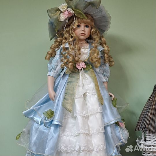 Кукла фарфоровая большая