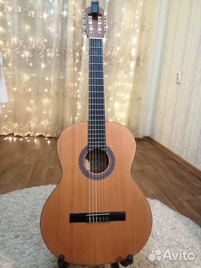 Классическая Болгарская гитара Kremona p650m