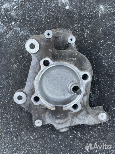 Поворотный кулак передний правый бмв Е87 Е90 Е84