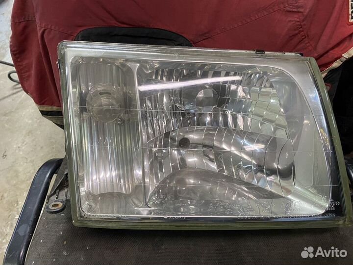 Фара правая Toyota Land Cruiser 100