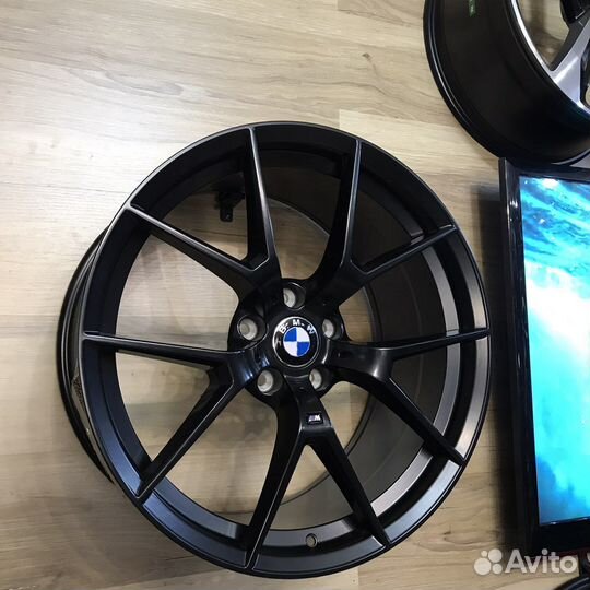 Диски разноширокие R20 на BMW M-стиль