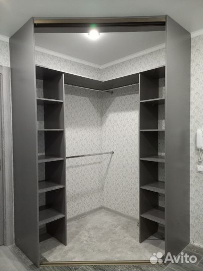 Угловой шкаф