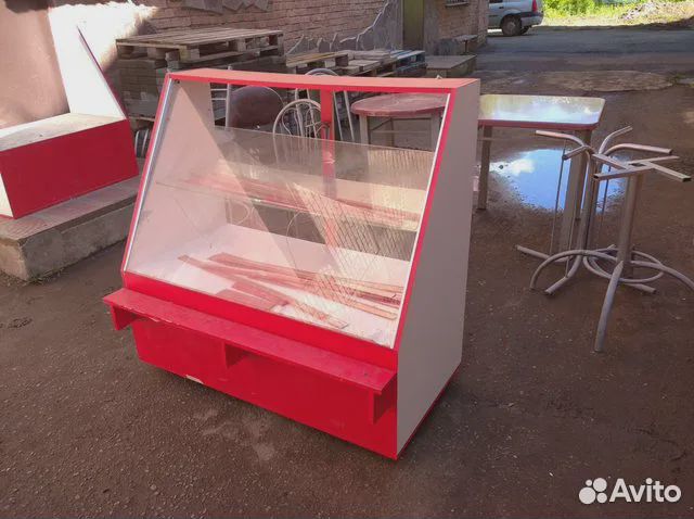 Столы и стулья