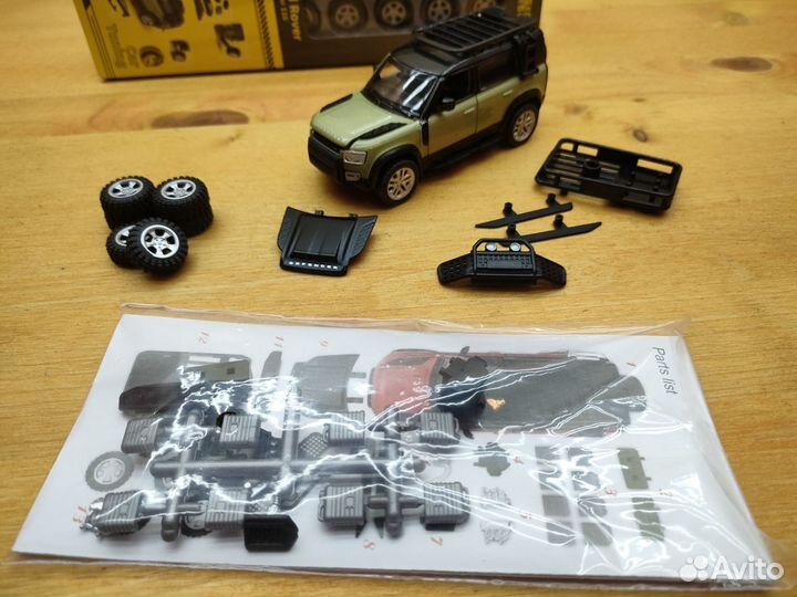 Модель автомобиля Land Rover Defender 1:43